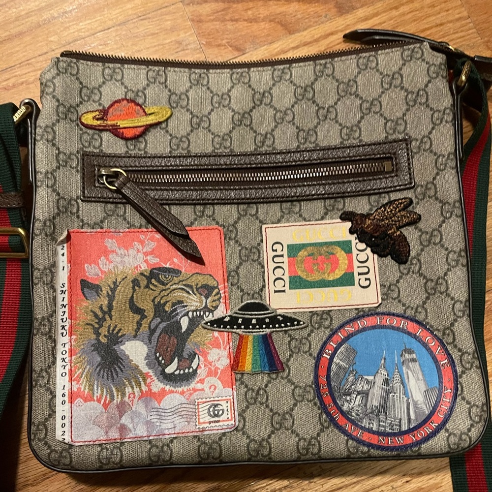 Gucci Gg Supreme Ufo Messenger Crossbody Bag Gem